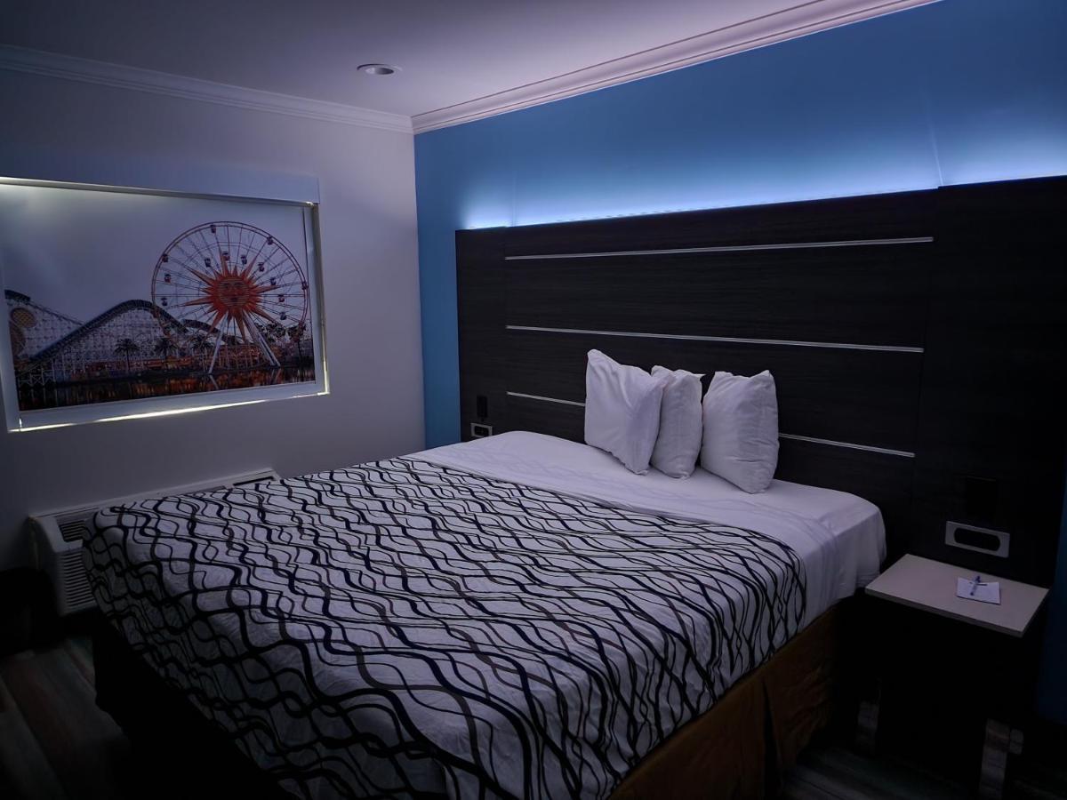 Travelodge Inn & Suites By Wyndham Fullerton Exterior foto